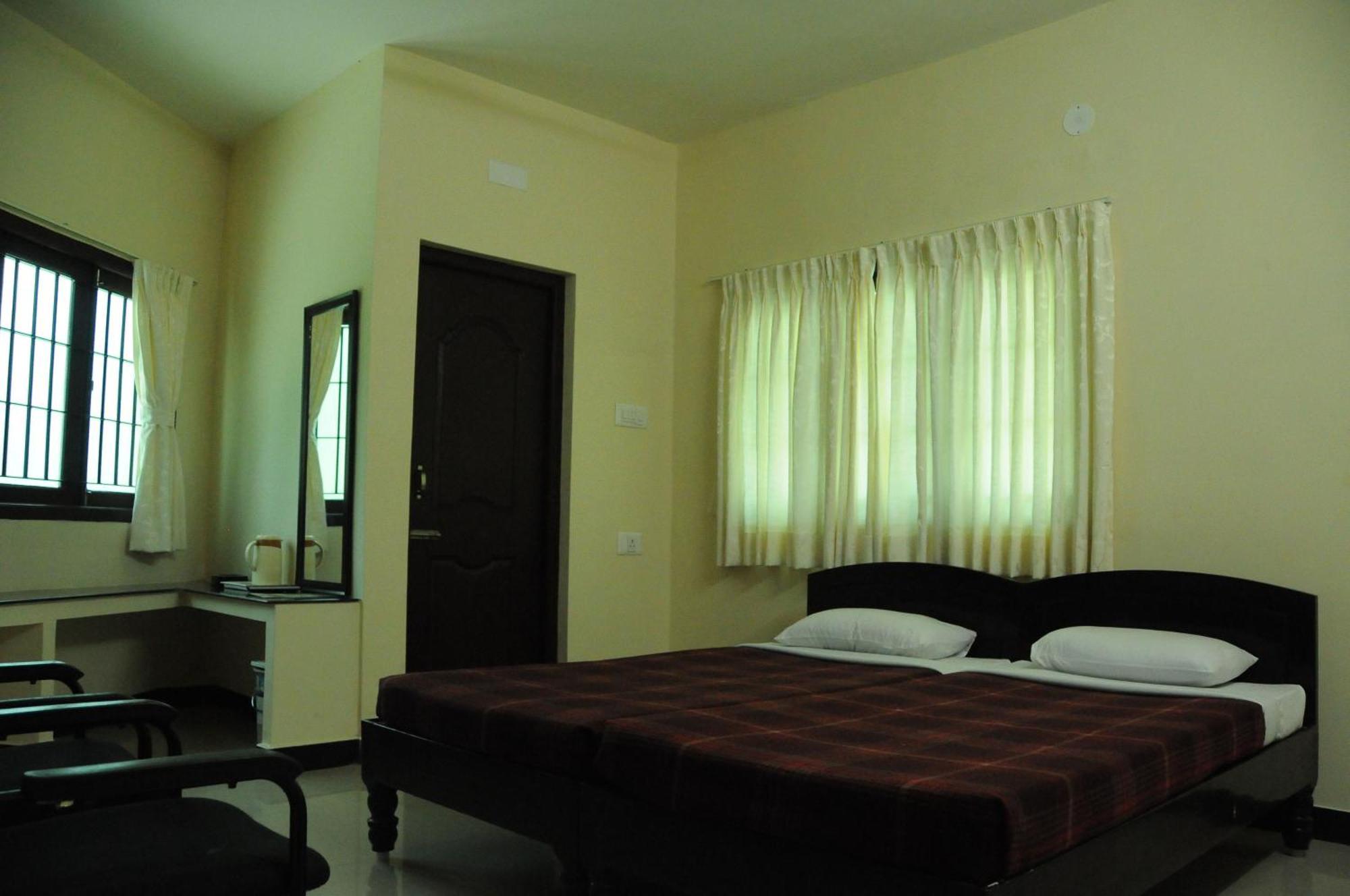 Hotel Kc Yercaud Buitenkant foto